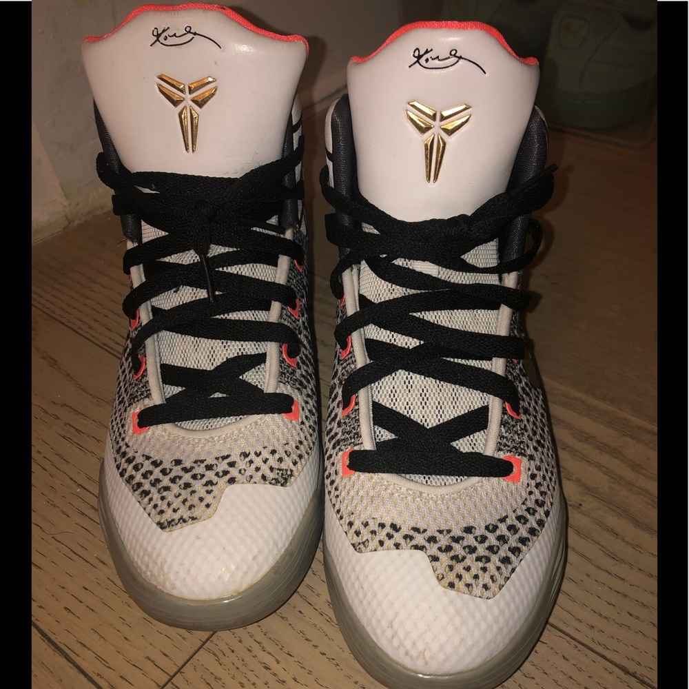 Kobe Bryant Nike Hi Top Elite 9 Gold Fundamentals